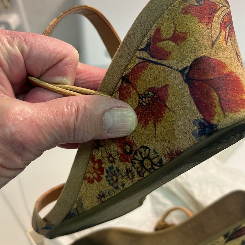 2&1/2 cork wedge sandals with mobile elastic strap for comfort Size 7&1/2 M - Picture 13 of 14